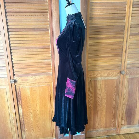 Dark in Love Black Velvet Undead Beloved Goth Victorian Vampire Dress - Picture 7 of 14